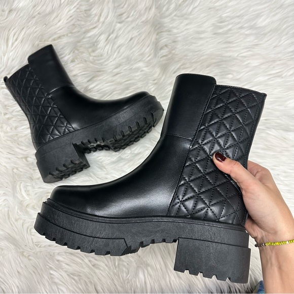Qupid Black Quilted Zipper Combat Boots - Picture 6 of 8